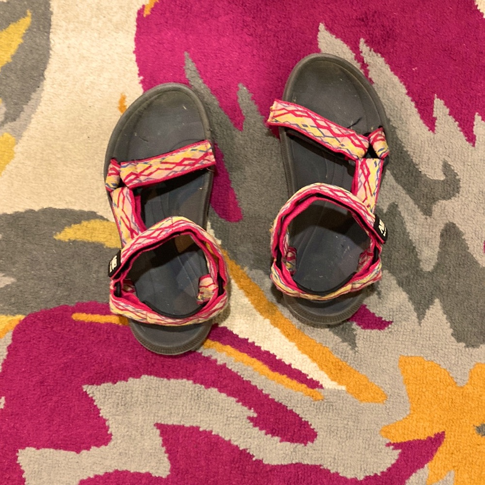 Barely worn. Price can be changed due to request. They can be cleaned up nicely.